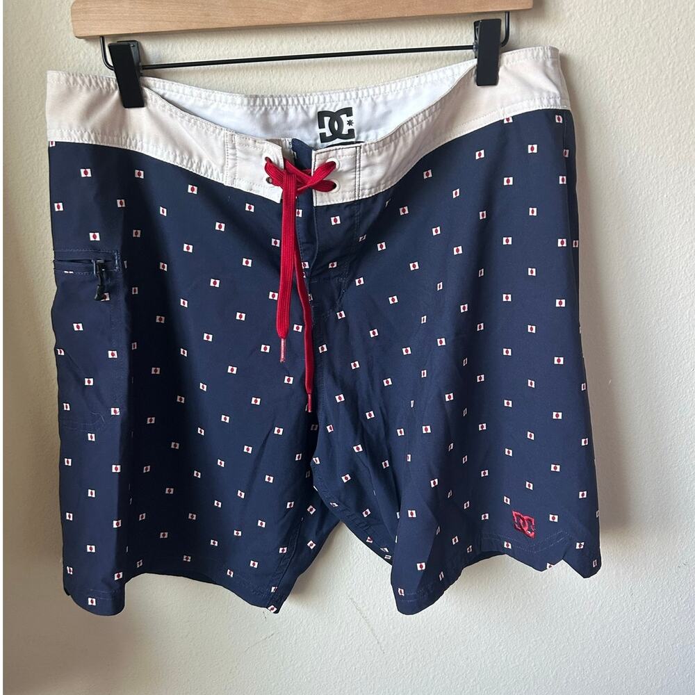 DC Shoes Men's Boardshorts Swim Trunks Navy Blue Geometric Print Size 33